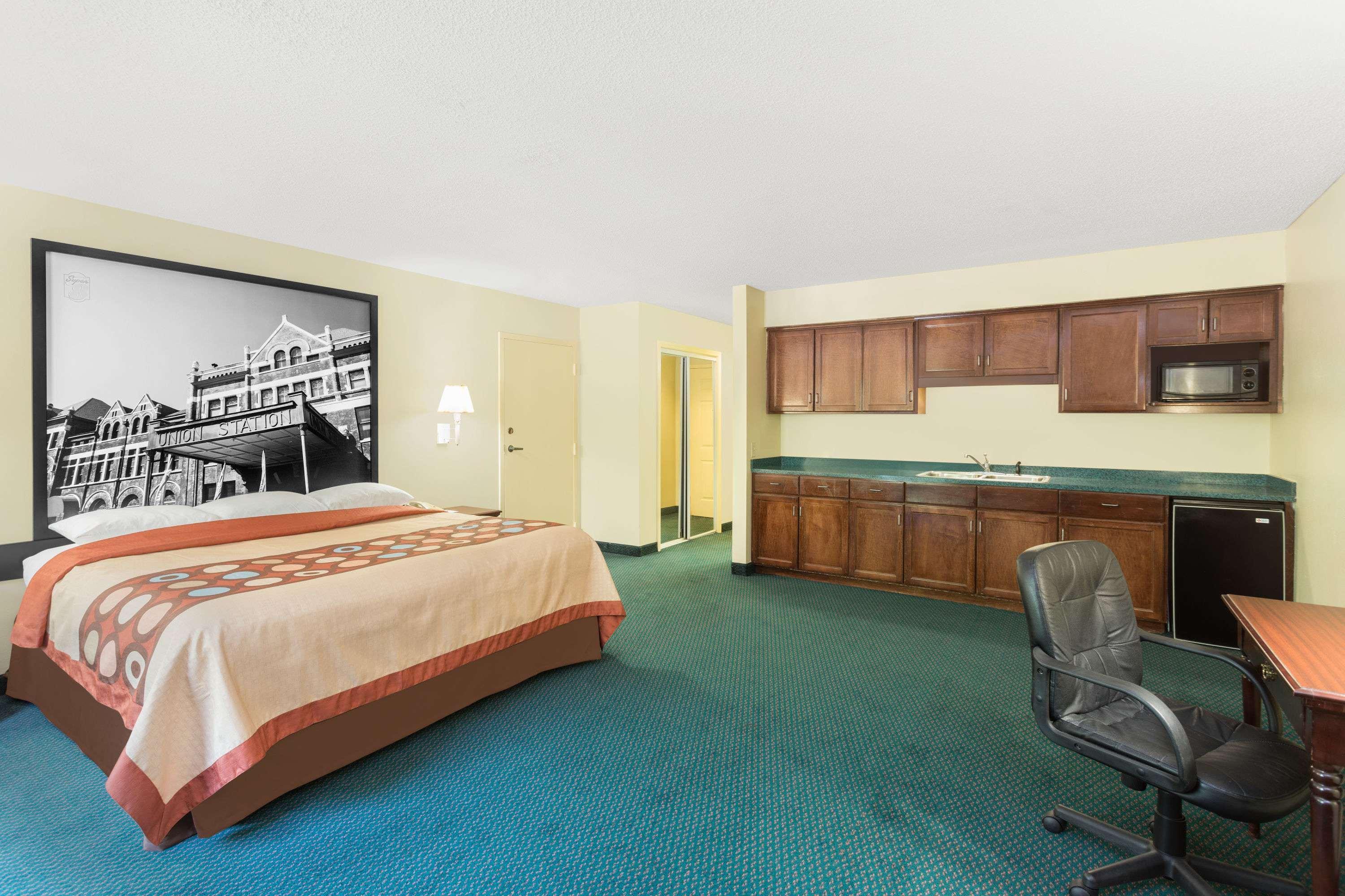 Super 8 By Wyndham Montgomery I-65 Exterior foto