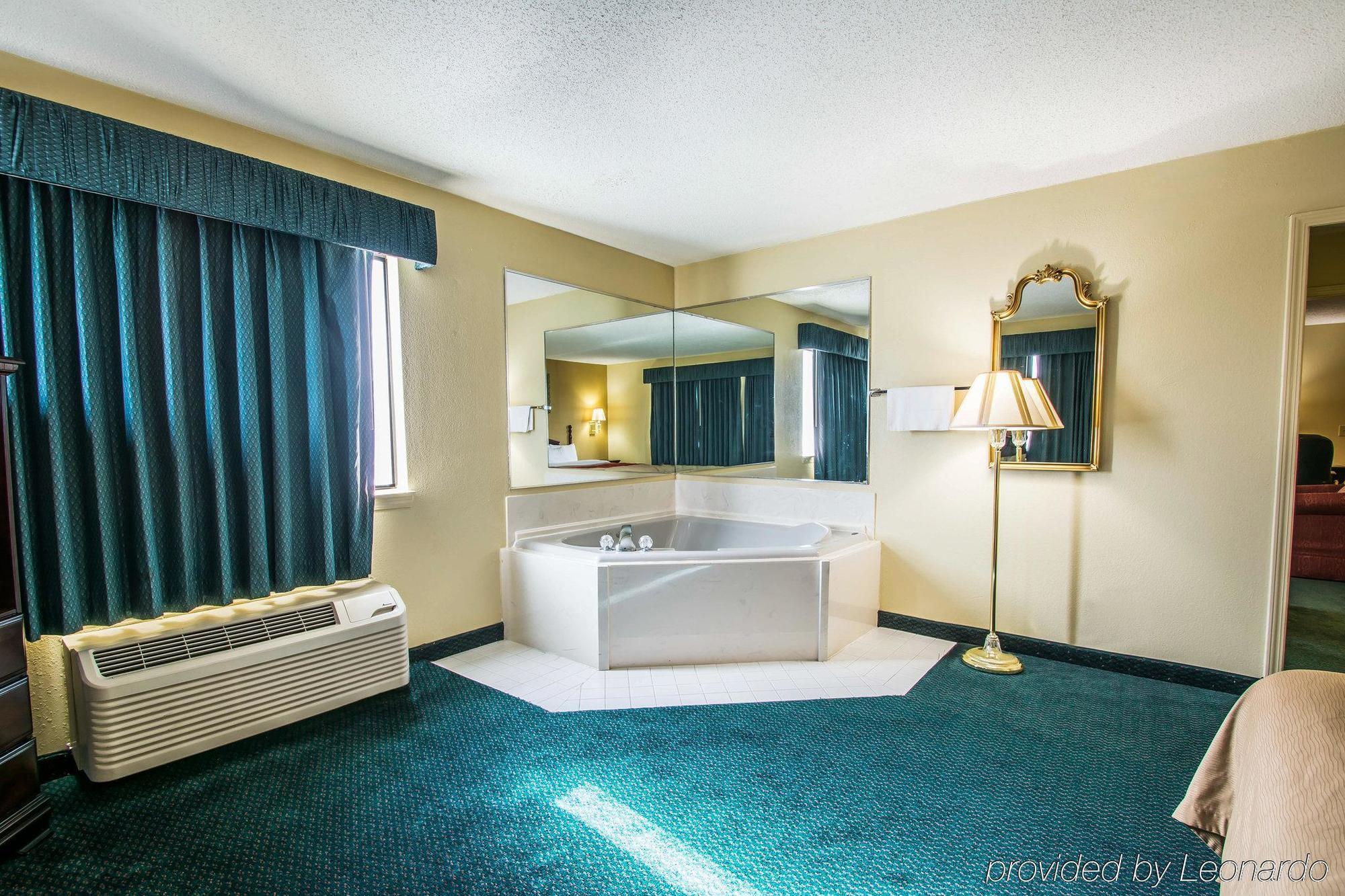 Super 8 By Wyndham Montgomery I-65 Exterior foto